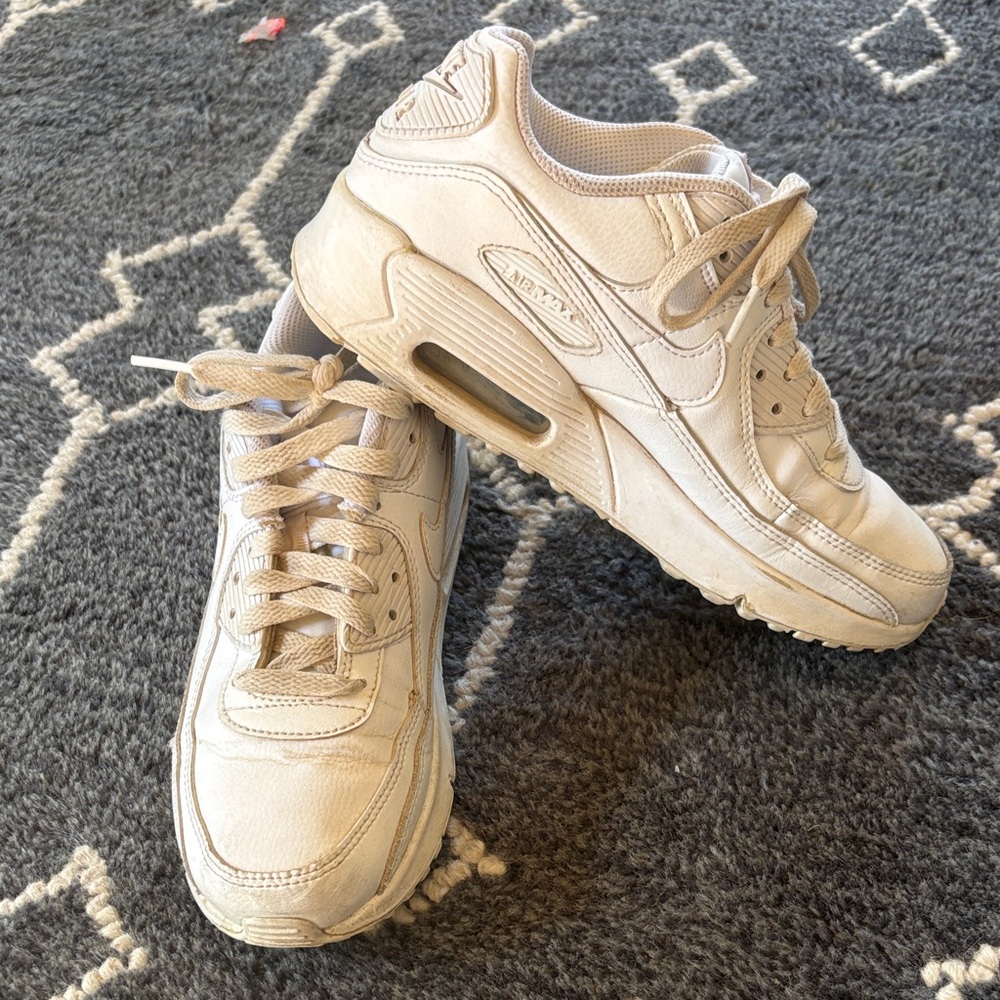 Nike Air Retro Heel Sneakers in white